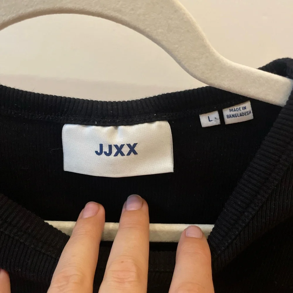 Black Long Sleeve Crop Top - Picture 2 of 2